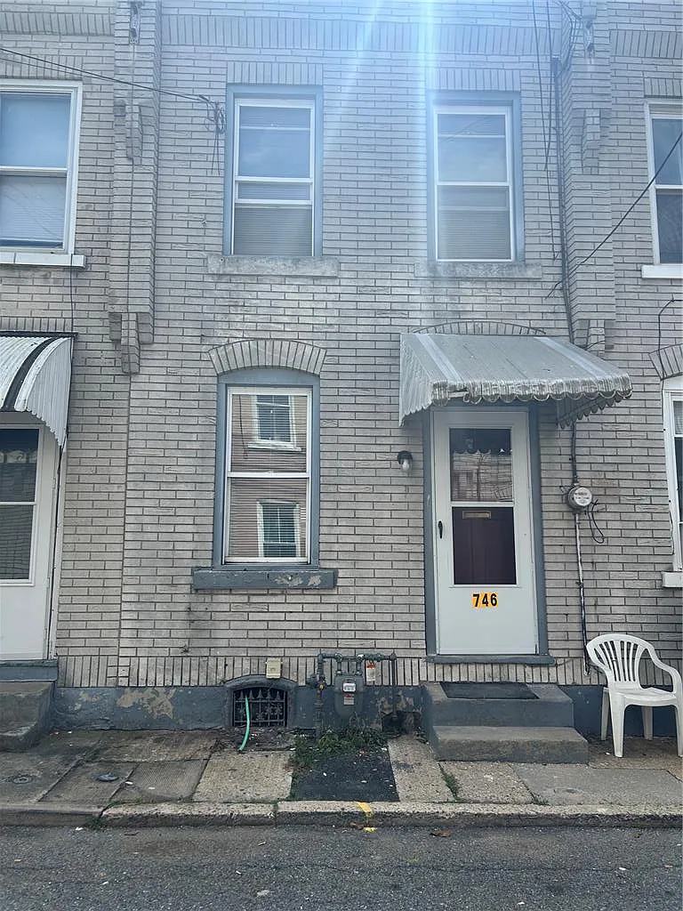 2 bed, 1.5 bath, 910 sqft, $1,250 — Photo 1