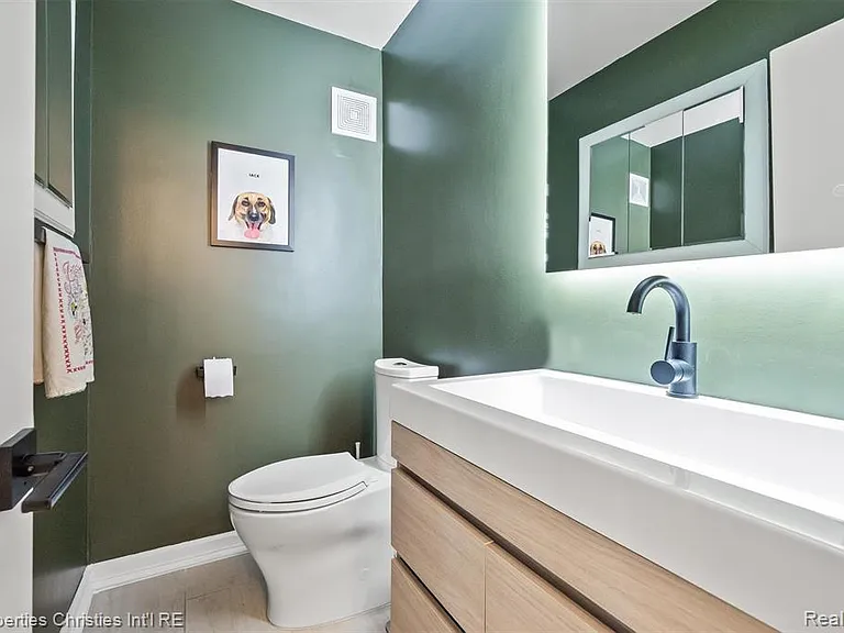 956 Northlawn Blvd — Photo 11