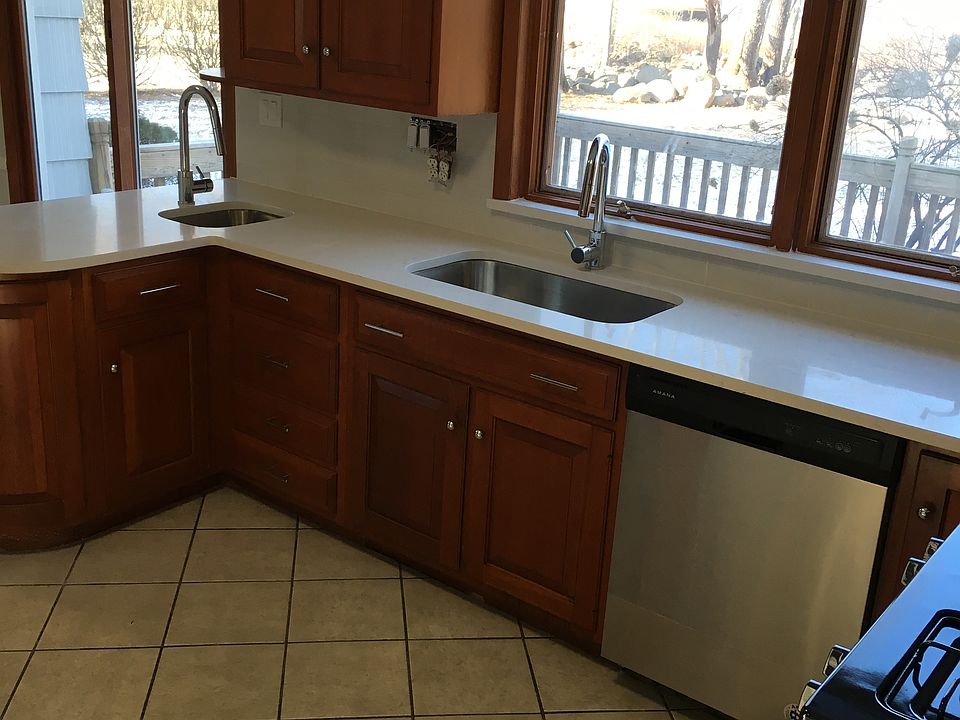 1st image of 8 Summit Dr