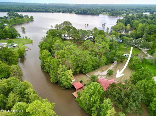 111 Doubloon Dr, Carriere, MS 39426