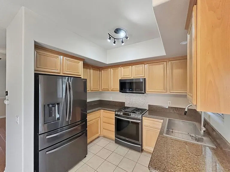 3938 Iowa St — Photo 2