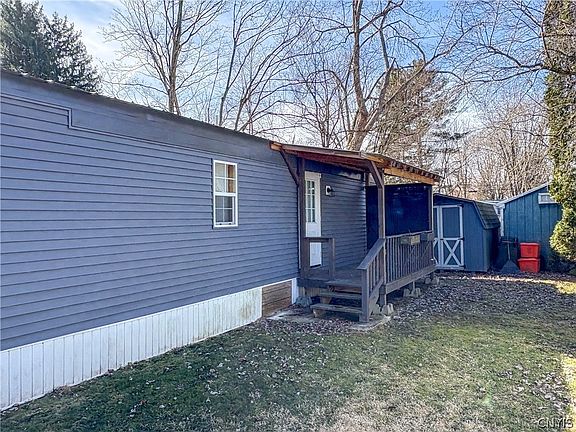 4th image of 136 Concord Dr