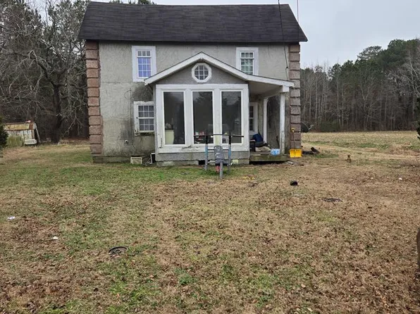 11353 Parallel Rd, Birdsnest, VA 23307