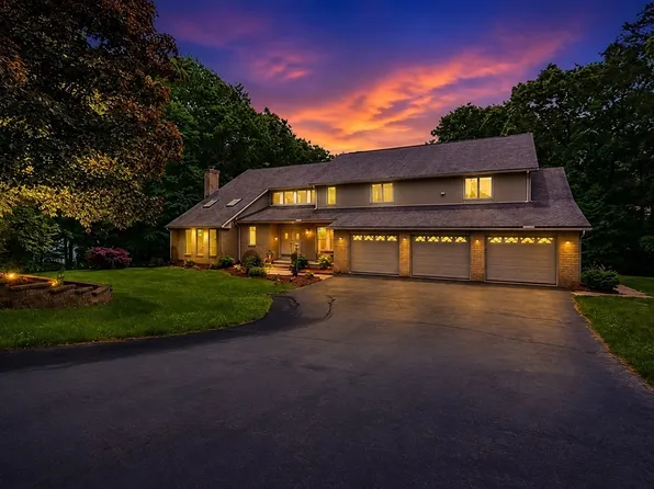 27 Lady Slipper Cir, Westfield, MA 01085