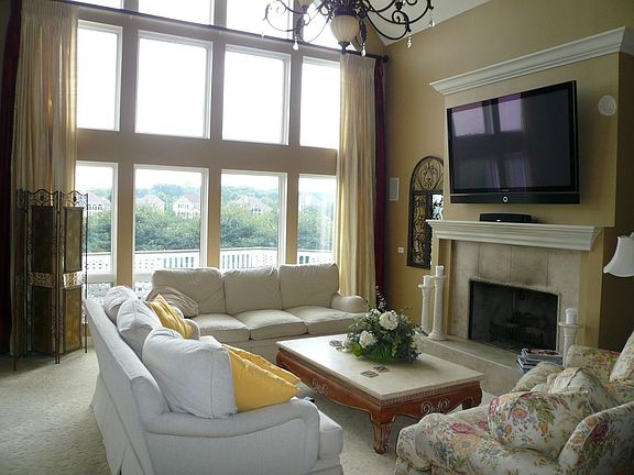 3rd image of 1064 Reddington Dr