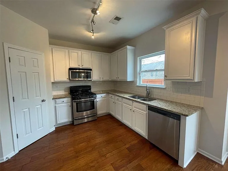 4205 Pointe Vecchio Cir — Photo 11