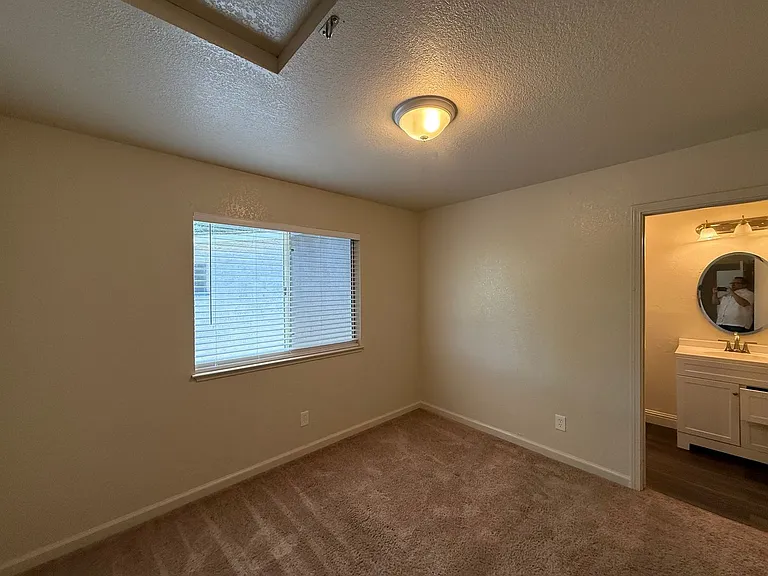 2054 Hyannis Cir — Photo 18