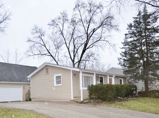 385 Willow Rd, Wauconda, IL 60084