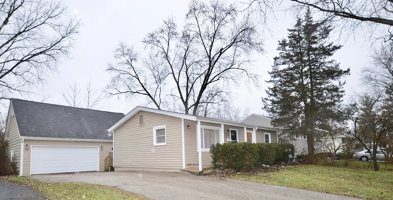 385 Willow Rd photo 1