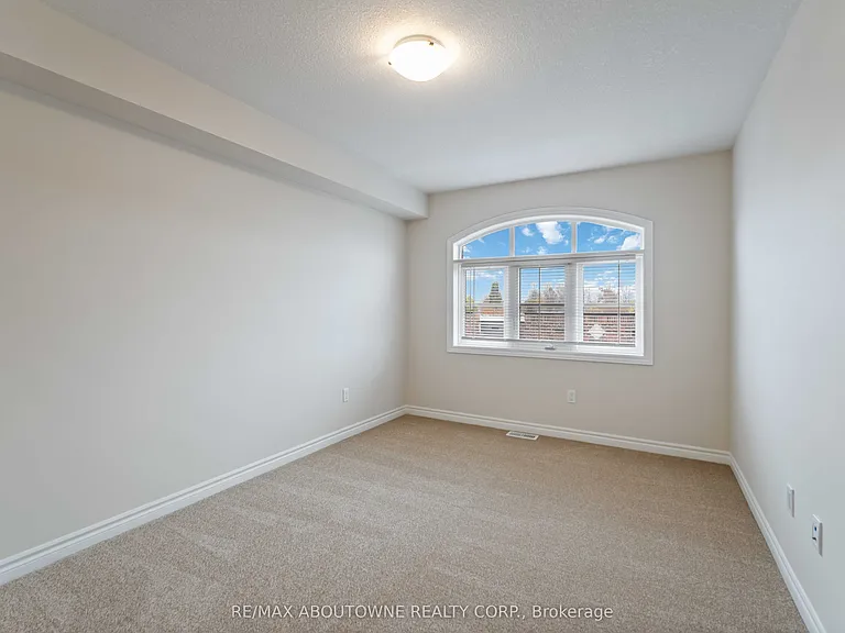 219 Dundas St E #27 — Photo 20