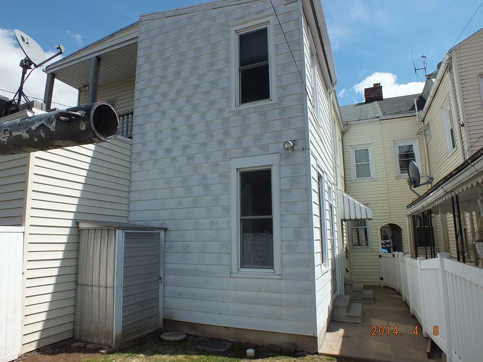 2nd image of 741 Walnut St