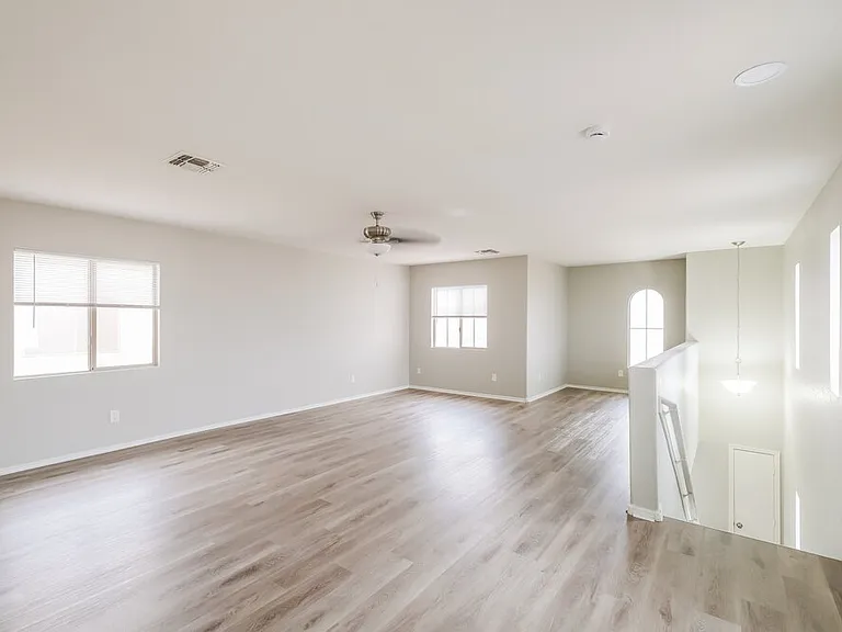 2409 S 83rd Dr — Photo 14