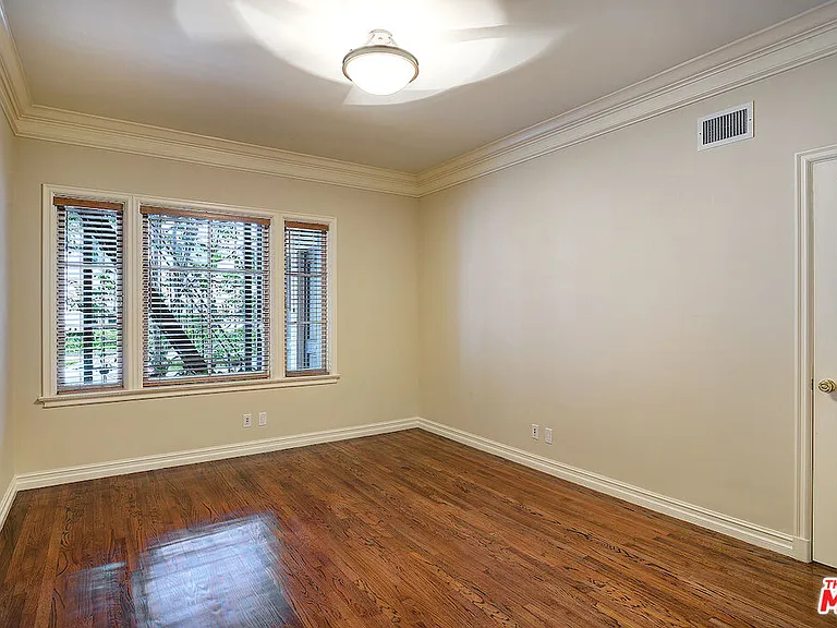 149 S Rodeo Dr — Photo 12