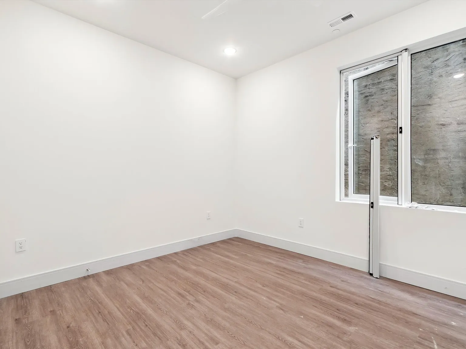Studio, 365 sqft, $1,300 — Photo 2