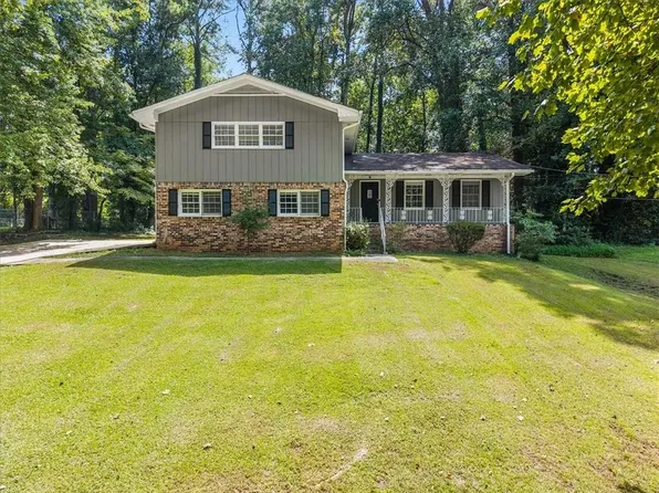 2669 Woodfen Dr, Ellenwood, GA 30294