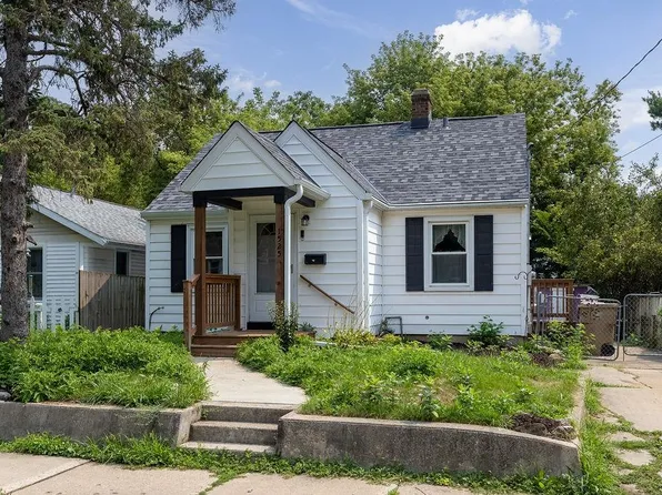 1525 Loftsgordon Ave, Madison, WI 53704