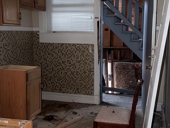 2nd image of 3944 W Gladys Ave