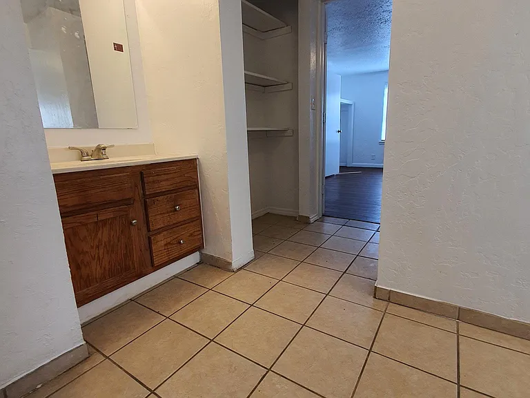 1137 Lloyd Dr — Photo 7