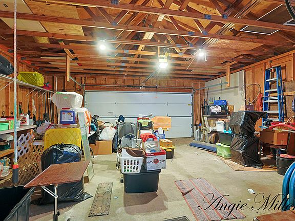 4th image of 2505 Leahy St