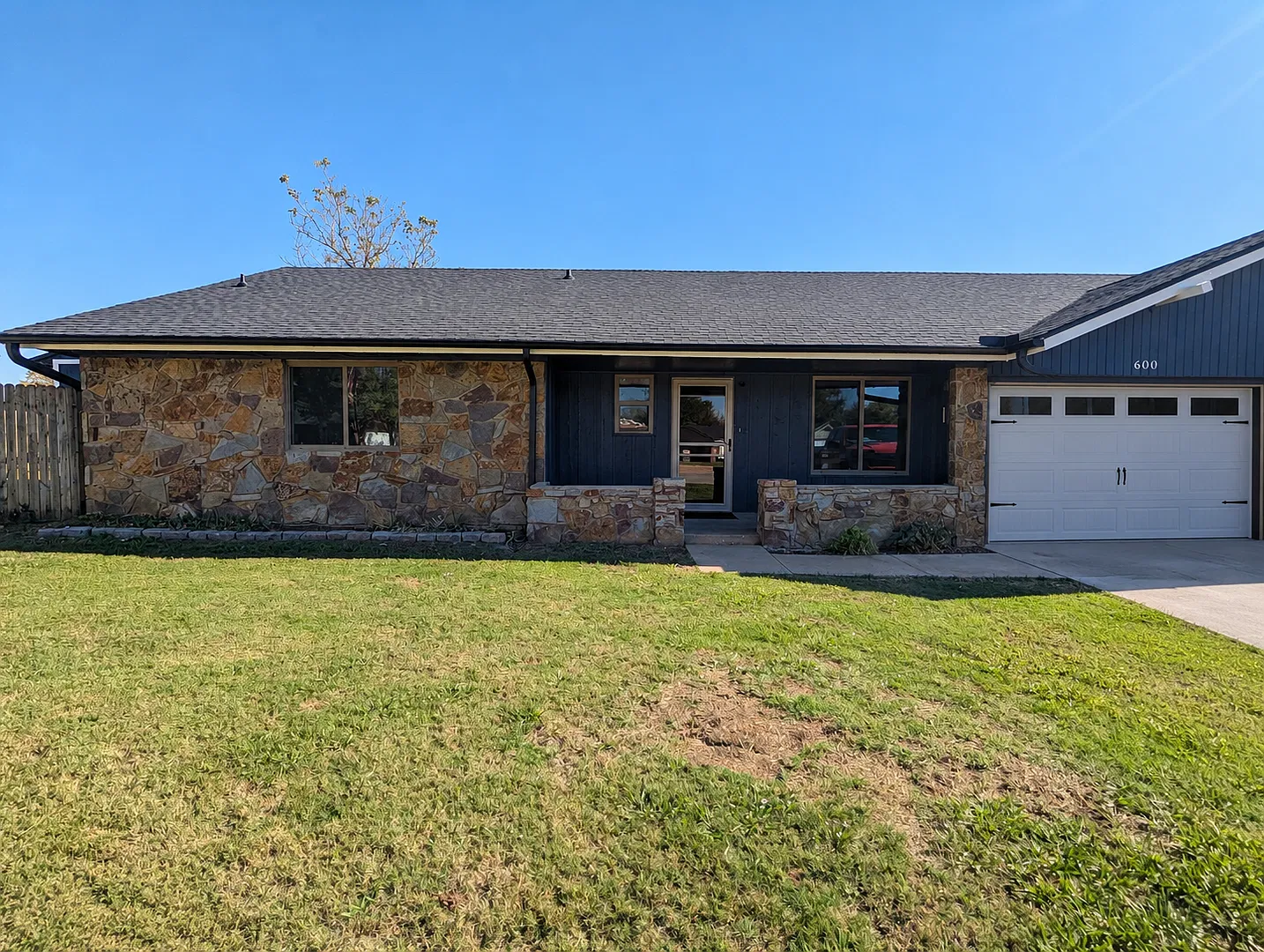 Charming Moore Home on a Cul-de-Sac with Spacious Backyard & Covered Patio! — Photo 1