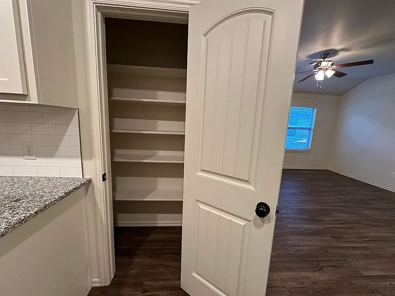 412 Chalk Hill Ct — Photo 18