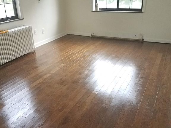 4th image of 557 Wiltshire Blvd APT D