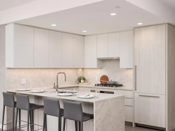 1175 Pinetree Way #1409, Coquitlam, BC V3B 0Y1