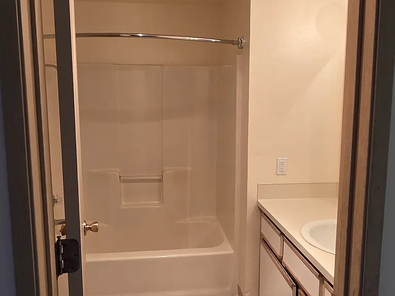 Brittany Crossing Apartments — Photo 16