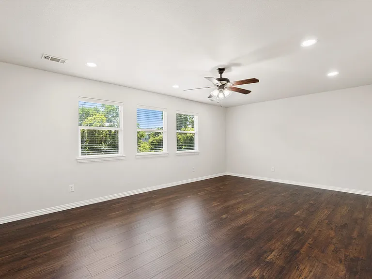 821 Westwood Ct — Photo 13