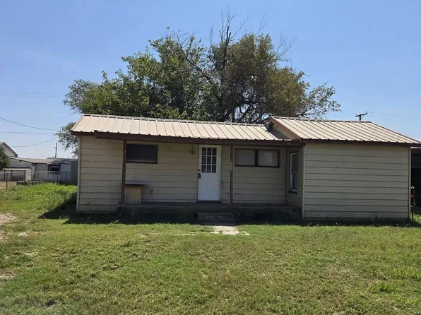 224 E 6th St, Idalou, TX 79329
