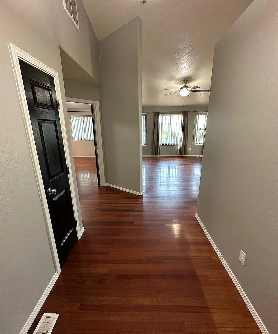 3 bed, 1399 sqft, $2,150 — Photo 3