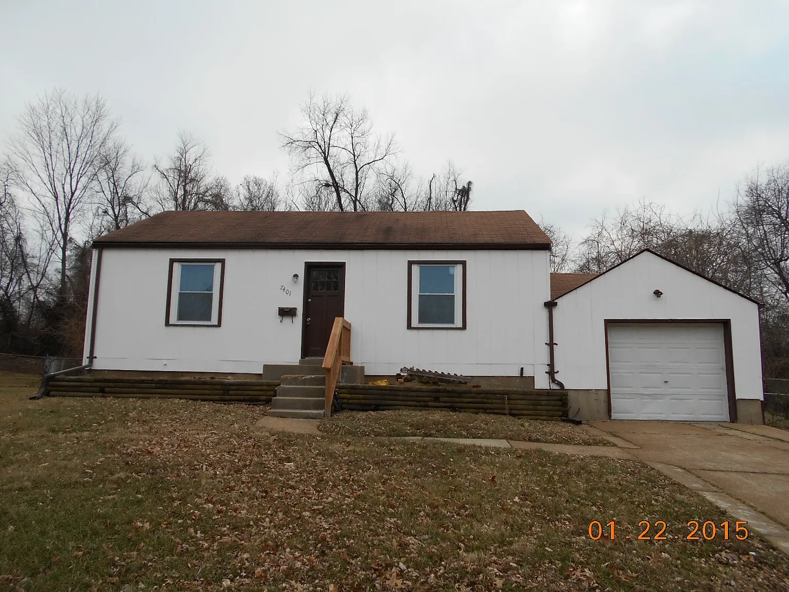 7401 Sharon Dr photo 1