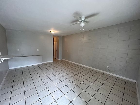 3rd image of 309 Fairlane Ave