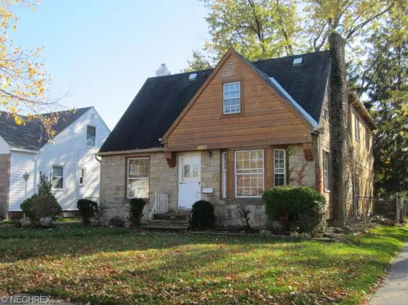 10117 Chesterfield Dr, Parma Heights, OH 44130