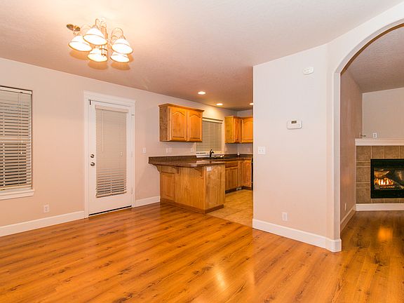 3rd image of 2743 Mallory Ln