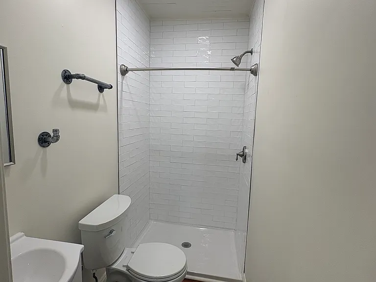 211 Dartmouth St — Photo 8