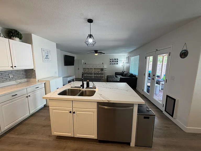 278 E Baylor Ln — Photo 6