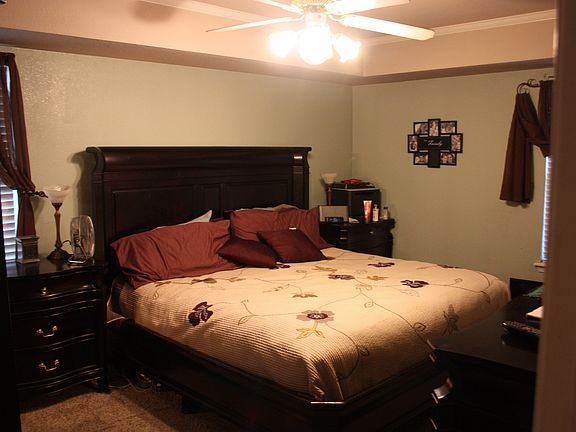 5th image of 204 N Valley Dr