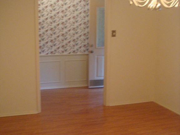 2nd image of 412 Knoxville Dr