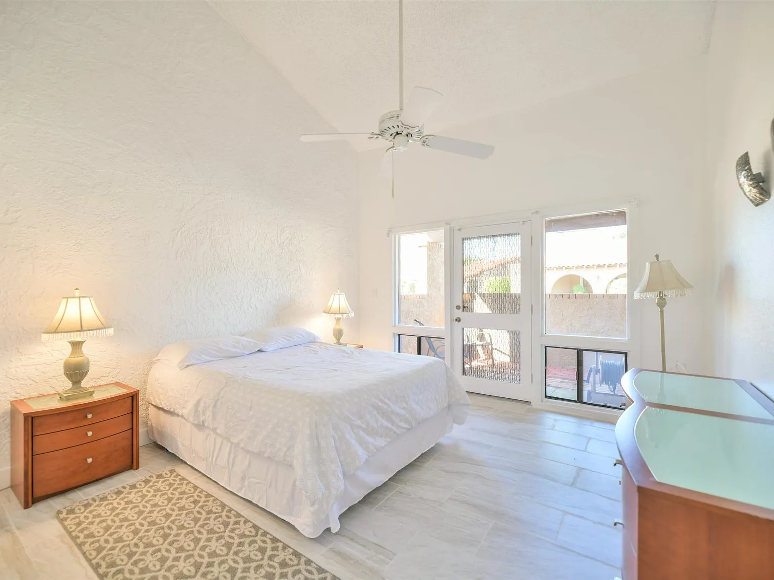 2 bed, 1812 sqft, $4,595 — Photo 4