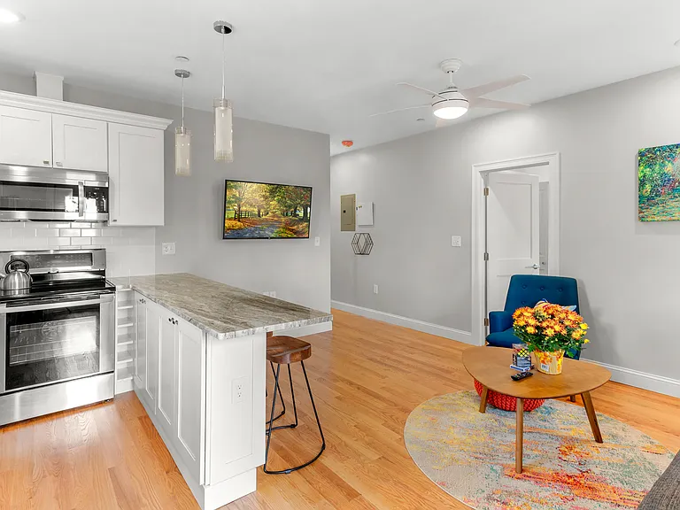 1047 Saratoga St #3 — Photo 6