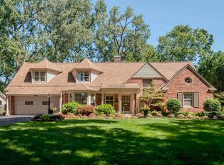 164 Lothrop Rd, Grosse Pointe Farms, MI 48236