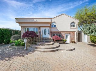 1072 Hicksville Rd, Seaford, NY 11783