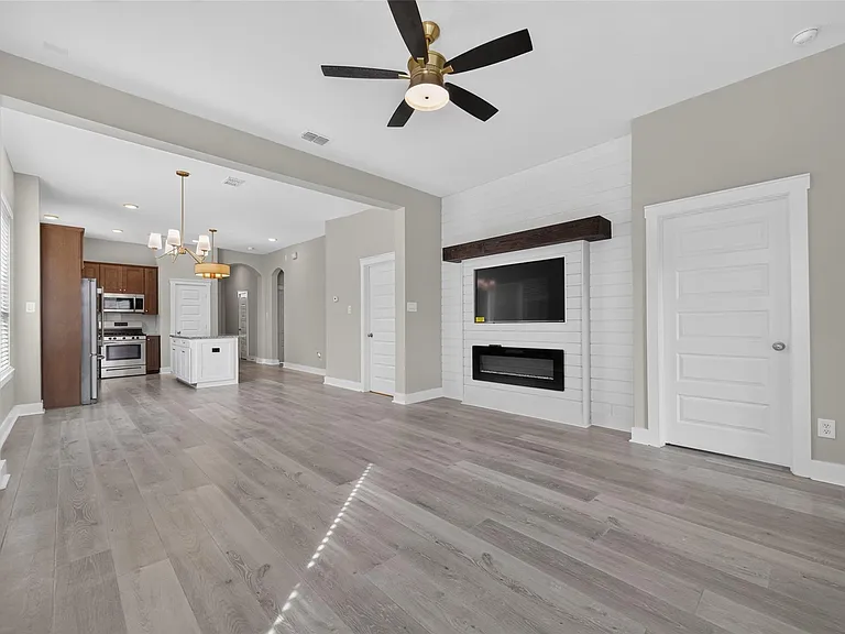 18410 Central Creek Dr — Photo 9