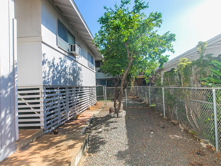 730 6th Ave — Photo 37