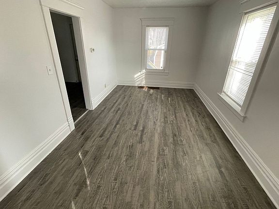 5th image of 307 E Hillsdale St
