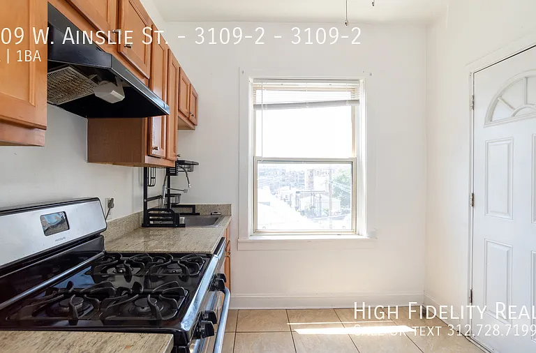 3109 W Ainslie St #2 — Photo 3