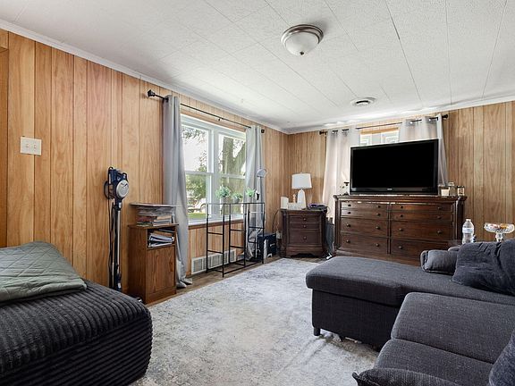 4th image of 1702 Farrand Ave