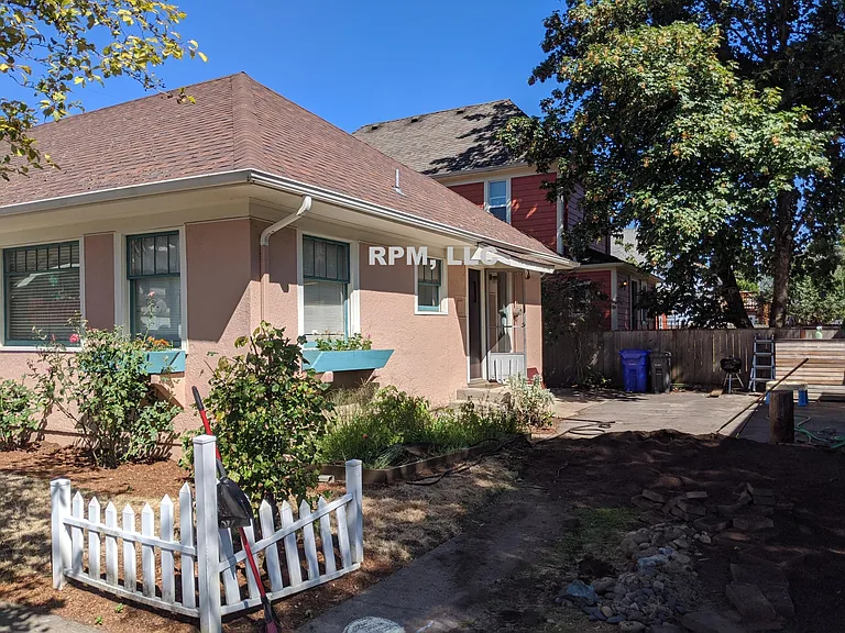 230 NE 53rd Ave — Photo 14