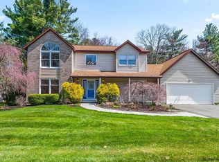 1460 Fox Hollow Rd, Niskayuna, NY 12309